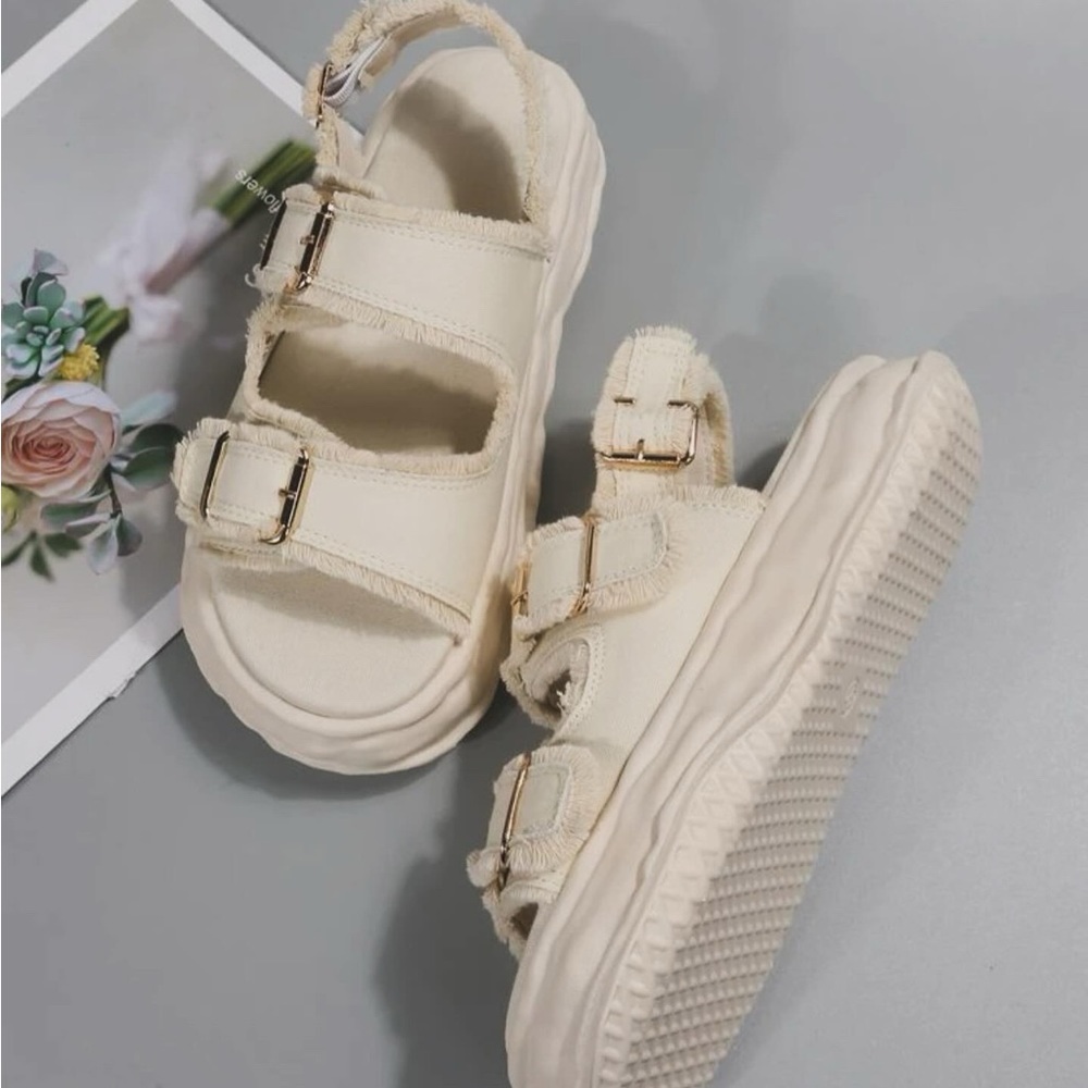 Women Buckle Decor Flatform Slingback Sandals
Size US 8.5
Never been worn
